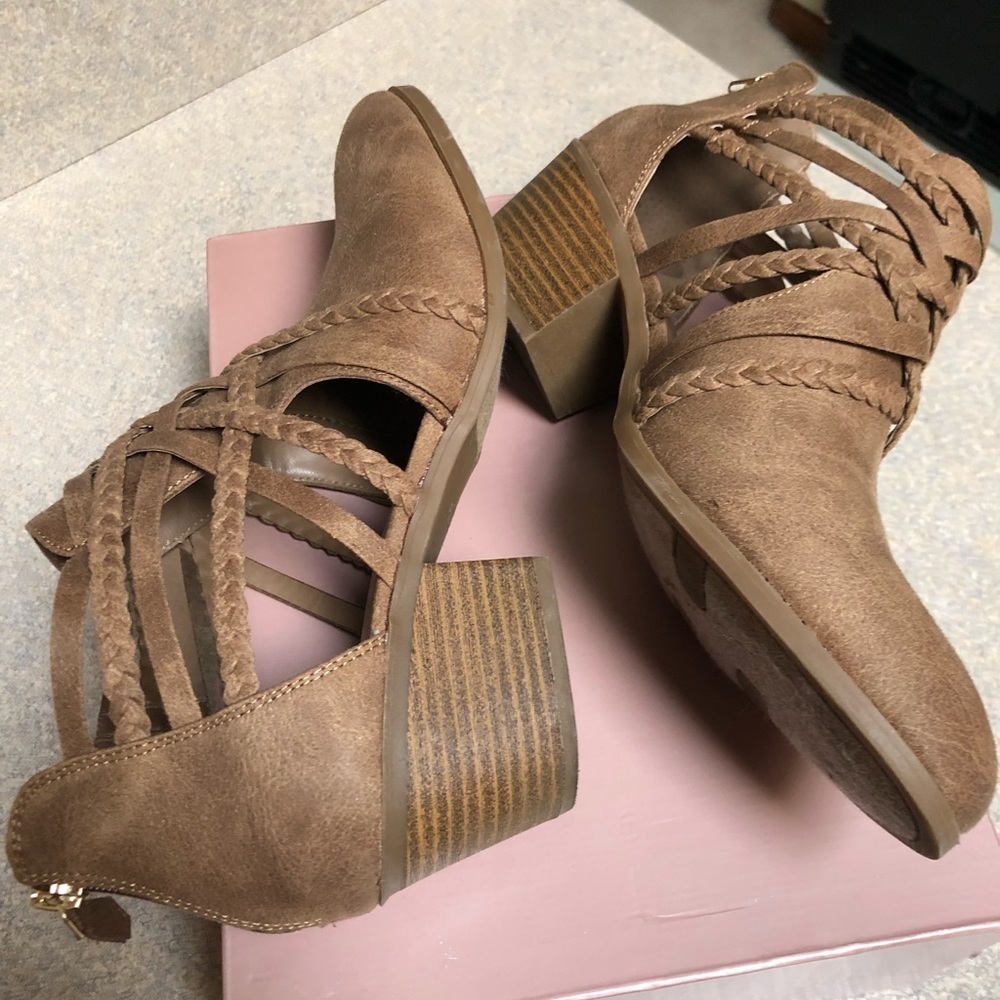 Shoe boots